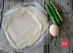 Illustration of how to make sausage flying pancake rolls 1