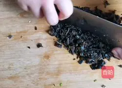 Illustration of how to make dumpling skin version of leek and egg pie 5