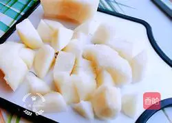 Illustration of how to make kumquat, snow pear and red date soup 5