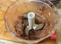 Illustration of how to make fresh meat prawn dumplings 10