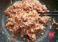 Illustration of how to make dumplings stuffed with sophora flower stuffing 6