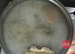 Illustration of the recipe of Wuzhi Maotai Smilax Poria Pork Tendon Soup 3