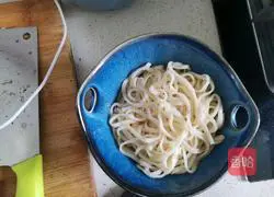 Illustration of how to make noodles with mushroom meat sauce 18
