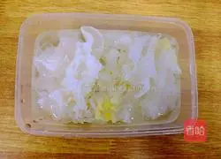 Illustration of how to make rock sugar, white fungus and red date soup 2