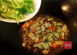 Illustration of making chicken drumsticks in oyster sauce 10