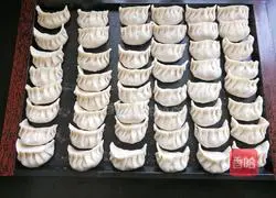 Illustration of how to make dumplings stuffed with sophora flower stuffing 14