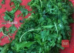 Illustration of how to make shepherd's purse dumplings 1