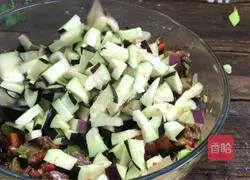 Illustration of how to make leftover dough pie 9