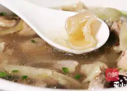 Illustration of how to make fish maw health-preserving chicken soup 7