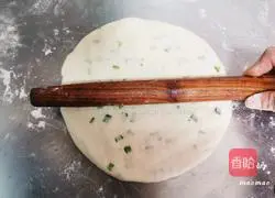 Illustration of how to make Thousand Layer Green Onion Pot Helmet Bun 11