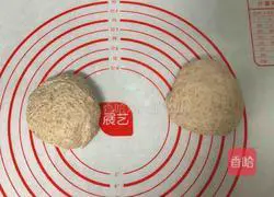 Illustration of how to make whole wheat floss cheese European buns 6
