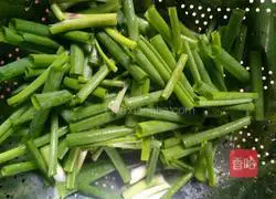 Illustration of how to make salty scallion noodles 2