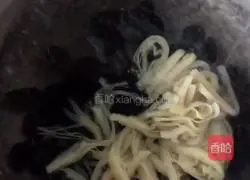 Illustration of how to make cold black fungus 4