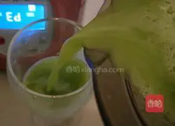 Illustration of how to make cucumber and banana intestinal juice 12