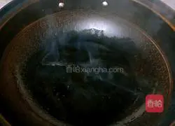 Illustration of how to make purple cabbage mixed with bitter chrysanthemum 10