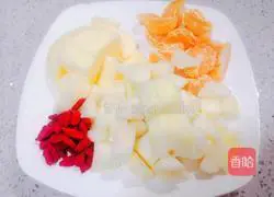 Illustration of how to make New Year's Eve dessert fruit tremella soup 7