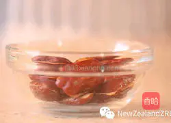 Illustration of how to make purple sweet potato, white fungus and New Zealand fish maw soup 6