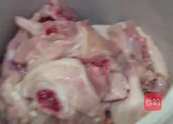 Illustration of how to make tea tree mushroom stewed with chicken soup 2