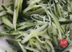 Illustration of how to make cold noodles 1