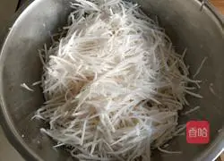 Illustration of how to make radish and ink bucket tofu soup 2