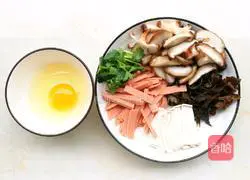 Illustration of how to make hot and sour soup to repel cold and warm the stomach 2