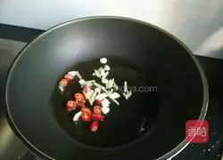 Illustration of how to make bacon and winter melon soup 4