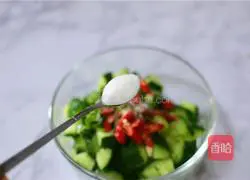 Illustration of how to make cold cucumber 7