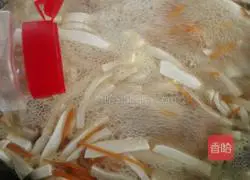 Illustration of making spicy and sour mushroom and tofu soup 7