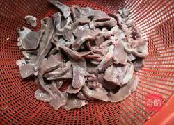 Illustration of how to make pig heart soup 6