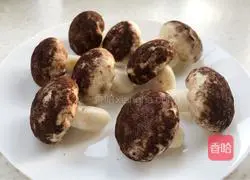 Illustration of how to make mushroom and bean paste buns 16