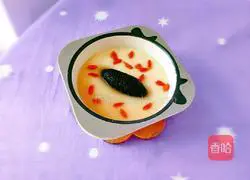 Illustration of how to make sea cucumber, wolfberry and egg custard 1