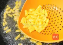 Illustration of how to make carrot and whitebait noodles 7