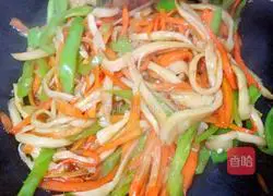 Illustration of how to shred king oyster mushrooms 7