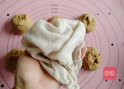 Illustration of how to make red date blossom steamed buns 13