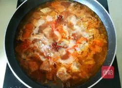 Illustration of how to make beef, tomato and sweet potato soup 18