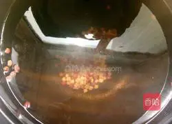 Illustration of how to make red bean and barley water 4