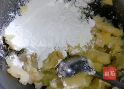 Illustration of how to make potato pancakes 2