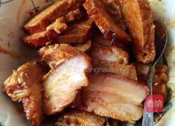 Illustration of how to make taro braised pork 9