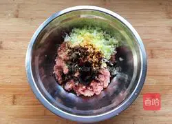 Illustration of how to make Yuanbao dumplings 5