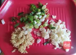 Illustration of how to make minced meat vermicelli 3