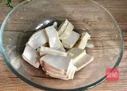 Illustration of making lard residue tofu soup 4