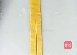 Illustration of how to make earphone flower rolls 7