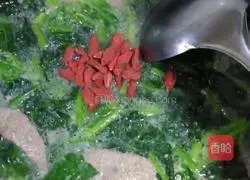 Spinach and Pork Liver Soup Recipe Illustration 12