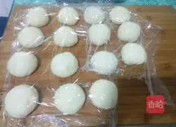 Illustration of how to make bean paste bread 12