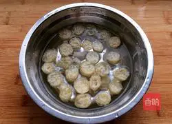 Illustration of how to make cold vegetarian sausage 3