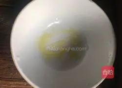 Illustration of how to steam poached eggs with moxa leaves 3