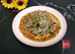 Illustration of how to mix shredded jellyfish 7