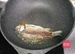 Illustration of how to make crucian carp tofu soup 6