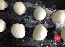 Illustration of how to make stuffed buns with lotus root and pickled cabbage 15