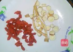 How to make ginseng and pork ribs soup Illustration 1